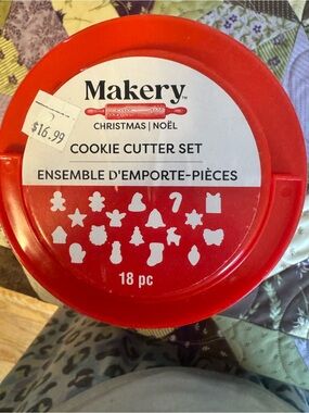 Red Christmas Cookie Cutter Set - 18 Pc